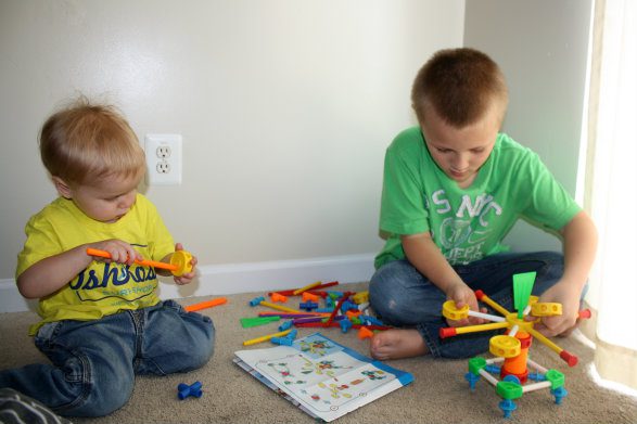 TINKERTOY 100 Piece Essentials Set